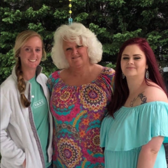 Meet your Posher, Gail - Picture 2 of 5